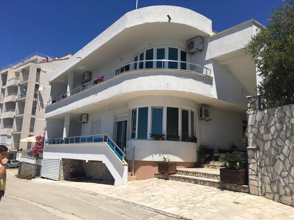 Apartmani Dini 乌尔齐尼 外观 照片